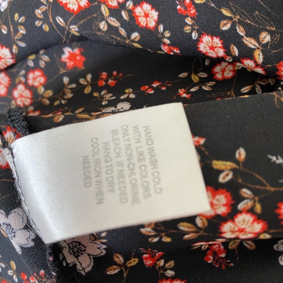 DR2 Black Floral Blouse w/ flutter sleeves plus sz 2x - Picture 5 of 7